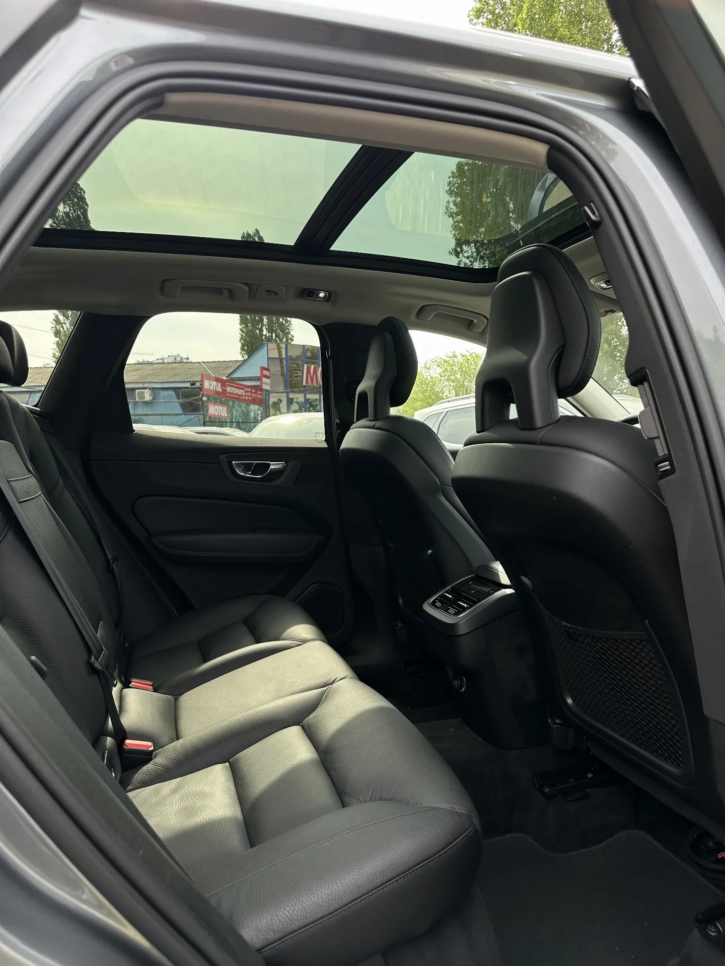 Volvo XC60 — фото 10